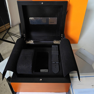 Caja para Relojes Serie Lumin de MDF con Revestimiento de Papel, Inserto Extraíble Pintado con Spray, con Bolsa de Papel - Product Image 4