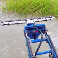 Bateau amphibie multifonctionnel à double moteur pour travaux sur les plans d'eau et les zones humides.