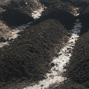 Vente en gros de compost organique pour pépinières vermicompost avec des minéraux organiques riches compost sûr à utiliser pour la culture de légumes - Product Image 1