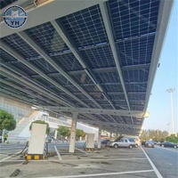 Abri de voiture moderne sur mesure en acier au carbone avec système photovoltaïque sur le toit, structure en alliage d'aluminium