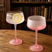 Verre à cocktail élégant pour femme, gobelet dégradé rose givré, style Ins, design classique minimaliste, coupe spéciale à pied haut