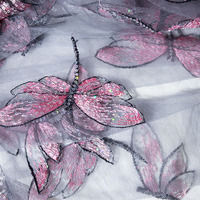 Tissu en tulle de polyester brodé délicat de libellules à sequins, respirant, léger et transparent pour robes de mariée, robes et voiles