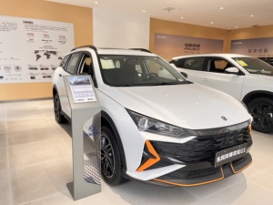 Dongfeng Aeolus Yixuan GS Mach Edition 2025, 1.5L 6DCT Star Edition, SUV de 5 Puertas y 5 Plazas, Bajo Consumo de Combustible - Product Image 3