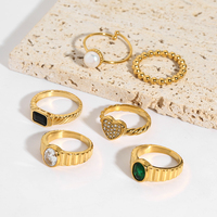 Bague Cœur Rétro Tendance et Populaire avec Perle Unique, en Acier Inoxydable Plaqué Or, avec Rayures Latérales et Zircon Ovale