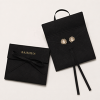 Pochette cadeau multifonction carrée en microfibre noire avec fermeture à nœud en ruban, logo en feuille d'or, personnalisable OEM, vente en gros