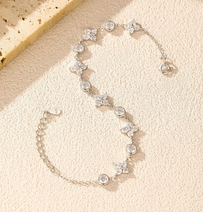 Pulsera de Plata S925 con Diamantes, Corte Brillante Redondo, Diseño Floral, Engaste de Garra, Cadena Clásica, Joyería para Uso Diario de Mujer - Product Image 5