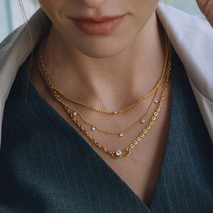 Collar de cadena de oro en capas con circonitas engastadas y diseño de múltiples hilos para festivales y celebraciones - Product Image 2