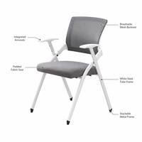 Chaise de bureau pliable confortable avec accoudoirs minimalistes et dossier, idéale pour la formation et les conférences