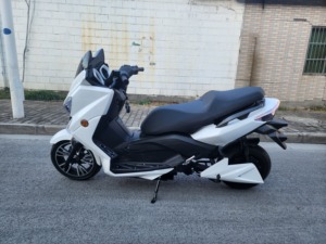 AIMANDI Chinese-made <b>72V</b> Electric Scooter/Motorcycle 2000W-5000W Brushless Motor Lead-Acid <b>Battery</b> 200kg Load Capacity 120km/h - Product Image 4