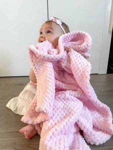 Cadeaux uniques pour bébé fille nouveau-né avec couverture en laine douce et adorables chaussons – Vente en gros de cadeaux pour futures mamans - Product Image 5