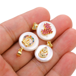 Dijes de Perlas de Concha con Patrón de Campana Navideña y Cristales Multicolores Micro Pavé <span class=keywords><strong>para</strong></span> la Creación de Joyería de Moda - Product Image 2