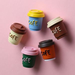 Pegatina Magnética 3D Creativa para Refrigerador con Diseño de Taza de Café Multicolor, Decoración con Simulación de Succión Magnética - Product Image 2