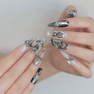 Vente en gros <span class=keywords><strong>Halloween</strong></span> : Boîte à bijoux en métal noir, design cœur 3D, style vintage punk, pour nail art, avec logo personnalisé, fabriqué en Chine - Product Image 3