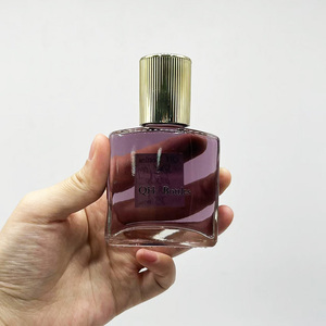 Flacons de <span class=keywords><strong>parfum</strong></span> carrés en verre transparent de haute qualité 2026 de 50 ml avec pompe pulvérisatrice dorée pour cosmétiques et parfums - Product Image 5