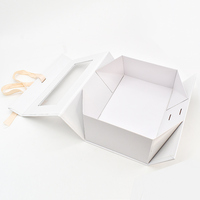 ISO9001 Boîte blanche de luxe imprimée avec logo personnalisé Emballage en carton cadeau rigide pour bouteille avec gaufrage Revêtement UV mat