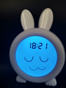 Réveil pour enfants avec lampe de nuit et réveil-entraîneur de sommeil pour enfants-blanc-ours - Product Image 3