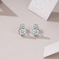 Boucles d'oreilles clous en argent sterling 925 avec double pierre en moissanite pour femme, serties de moissanite et de diamants à facettes dégradées