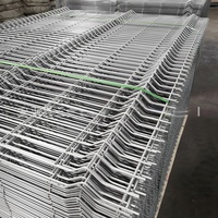 Elektrisch verzinkt PVC-gecoate metalen gelaste ijzeren gaasbeveiligingshekwerk, aanpasbare kleuren, veiligheidsomheining voor ranches