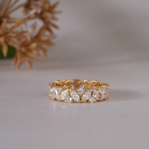 Magnifique alliance éternité en or 14 carats avec moissanite taille marquise, bague de mariage audacieuse pour femme, cadeau de bijoux d'anniversaire audacieux - Product Image 1