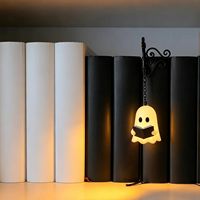 Lampe de lecture TSINYE en forme de lampe de rue, lumière LED blanc chaud, support en fer forgé, à clipser, pour décoration de bibliothèque à la maison, style Dark Academia