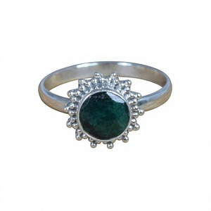 Bague en argent sterling 925 avec émeraude naturelle, bijou fin fait main, style chrétien tendance, certifié - Product Image 1