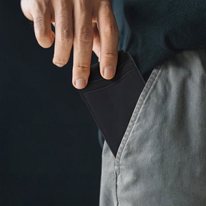Portefeuilles pliants de luxe minimalistes en cuir véritable avec porte-cartes escamotable et support pour AirTag - Product Image 6
