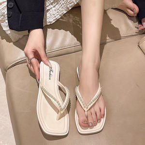 Tongs pour femmes, vêtements d'extérieur, nouvelle collection été 2025, tongs plates polyvalentes antidérapantes, perles françaises, mode plage, pantoufles de maison - Product Image 2