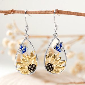 Orecchini da donna con girasole, farfalla e goccia d'acqua, design floreale bicolore, stile pastorale fresco per tutti i giorni e feste - Product Image 4