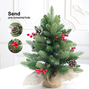 Nouvel ensemble d'arbres de Noël transfrontaliers en PVC avec base en toile de jute, mini décoration de bureau avec pommes de pin et baies rouges - Product Image 3