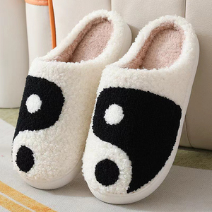 Femmes mauvais yeux fraise cerise champignon Yin Yang hiver floue mousse à mémoire chaud maison moelleux Couple pantoufles - Product Image 1