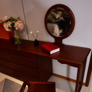 Table de toilette moderne avec miroir et tiroirs, grand rangement, facile à assembler, en bois, pour la chambre à coucher - Product Image 1