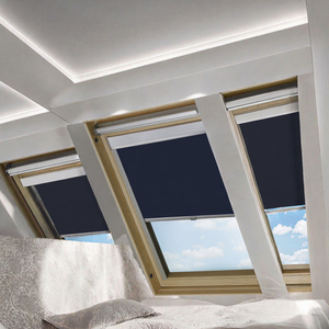 Store enrouleur intégré pour fenêtre de toit, tissu occultant anti-UV, design moderne, contrôle de la lumière pour cadre Velux - Product Image 2