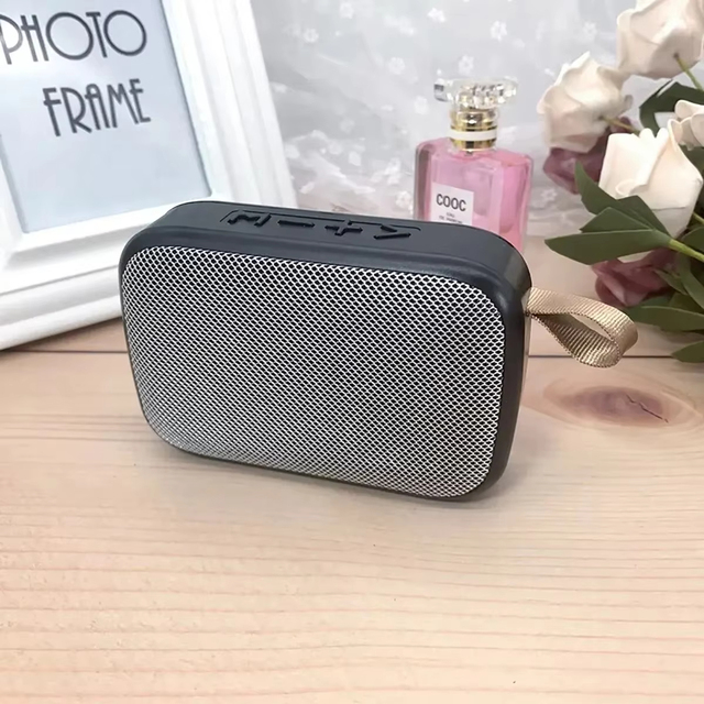 Cheap Speaker Tws Function Creative Fabric Magnetic Wireless Speaker Waterproof Outdoor Mini Portable Bluetooth Speakers
