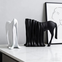 Figurine d'animal en résine écologique moderne, cheval, sculptée à la main, décoration intérieure pour la maison, le bureau, le salon, objet de collection