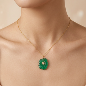Collar con Colgante de Cuarzo Tallado a Mano con Pequeños Detalles de Circonita Cúbica, Cadena de Latón Chapada en Oro de 18k, Joyería para Mujer, Collar Elegante - Product Image 3