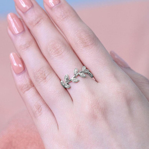 Anello Vintage a Forma di Ramo d'Uva, Gioiello Minimalista Ispirato alla Natura, Anello Statement per Donne - Product Image 6