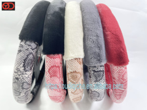 Funda de Volante Universal de Felpa de 15 Pulgadas con Diseño de Serpiente, Nueva Colección Invierno 2025, Superventas, para Protección del Automóvil - Product Image 5