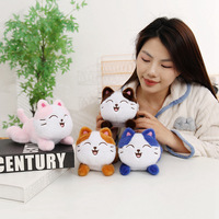 Peluche chat joyeux personnalisée OEM ODM, nouvelle pose, en polyester, multicolore, poupée chaton, ornement de voiture, coussin décoratif, cadeau d'anniversaire pour enfants