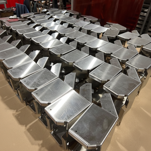 Pièces d'estampage de tôle de découpe laser de fabrication d'acier inoxydable et d'aluminium personnalisées de la meilleure qualité - Product Image 1