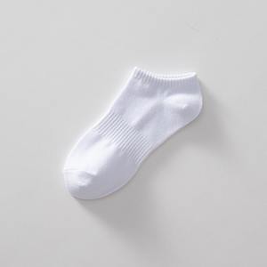 Cmax personnalisé vente en gros chaussettes de cheville en coton polyester solide blanc noir de luxe respirantes pour hommes - Product Image 3