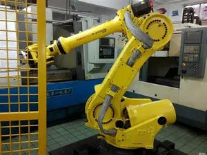 Brazo Robótico Completo de 6 Ejes FANUC <span class=keywords><strong>M</strong></span>-710iC20M con Controlador Estándar R-30iB Mate Plus para Manipulación CNC, Carga y Descarga - Product Image 2