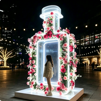 Sculpture géante en fibre de verre pour présentation cosmétique, grande bouteille de parfum sculpturale pour affichage en magasin et décoration d'événements