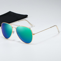 Lunettes de soleil polarisées UV400 classiques 3025 à monture en acier et branches fines pour hommes et femmes, style aviateur, pour sports de plein air - Vente en gros