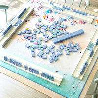 2026 Ensemble de tuiles de mahjong en acrylique de luxe exclusif, style moderne inspiré des centres de villégiature américains, base violette, design planche de surf, motifs flamants roses