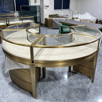 Présentoirs à bijoux de luxe avec cadre doré incurvé, vitrine LED en verre trempé pour boutique de bijoux, centre commercial, magasin de détail