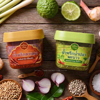 Pâte de piment sambal Tra Ban Nak Thai en pot de 125 ml, contenant en plastique avec couvercle vert, emballage alimentaire de style classique