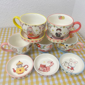 Taza de Cerámica Moderna Pintada a Mano de 15 oz con Diseño de Alicia en el País de las Maravillas, en Caja, Ideal para Regalo para Niñas - Product Image 2