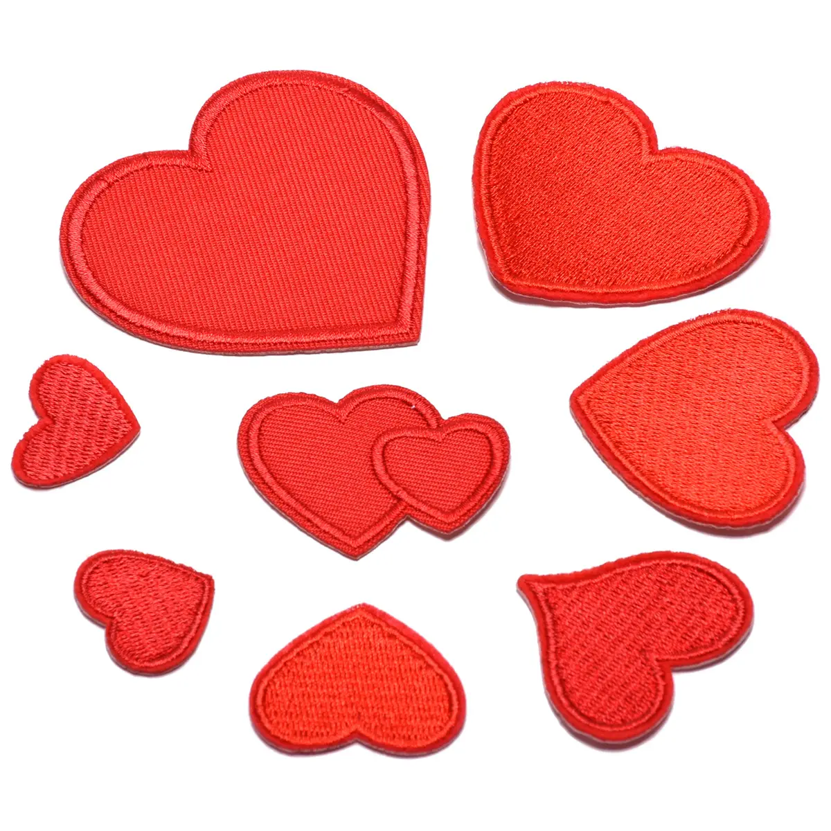 การออกแบบหัวใจสีแดงแพทช์เย็บปักถักร้อยที่กำหนดเองสำหรับผ้า