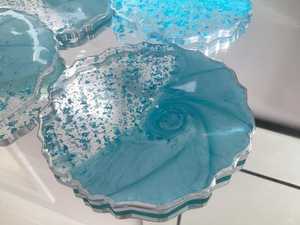 Sous-verre en résine fait main moderne avec un design élégant et une construction solide, idéal pour la maison, le bureau, la table à manger et la table basse - Product Image 3