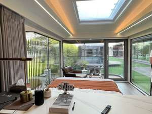 Service OEM Luxe Préfabriqué Insonorisé Extérieur Cosse de Couchage Moderne Mobile Camping Espace Capsule Maison avec Roues - Product Image 5